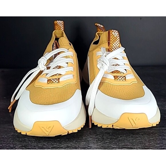 Athletic_Shoes